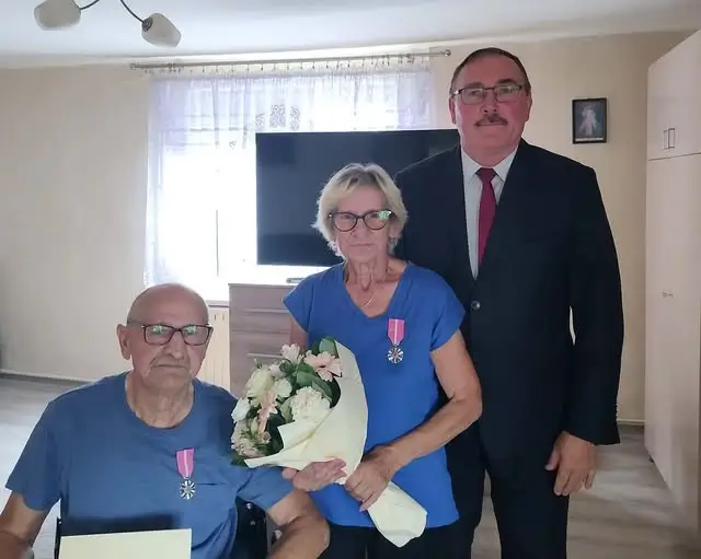 Medale za 50-lecie małżeństwa dla Teresy i Andrzeja Wawrzyńskich z gminy Rypin