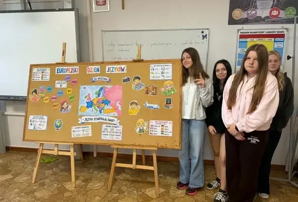 Europejski Dzień Języków w szkole w Wapielsku – uczniowie podróżowali po Europie