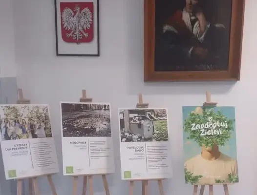 Rogów: wystawa „Zaadoptuj Zieleń” w szkole im. Mikołaja Kopernika