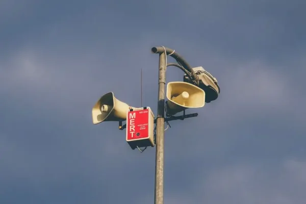 Jak reagować na zagrożenie? MSWiA udostępnia materiały informacyjne